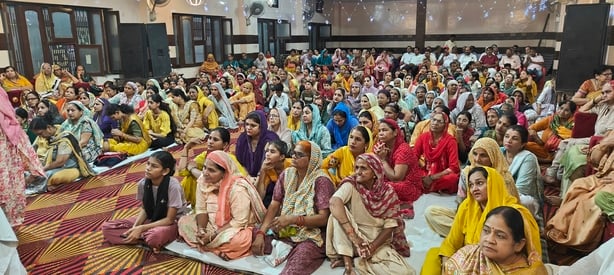 फोटो 10 नरवाना। कथावाचन करते हुए कथावाचक राजीव वत्स वृंदावन वाले। स्रोत आयोजक। फोटो 10 नरवाना। कथावाचन करते हुए कथावाचक राजीव वत्स वृंदावन वाले। स्रोत आयोजक।