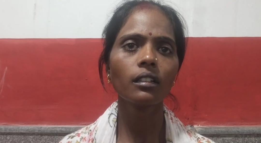 फोटो 17::::500 बेड अस्पताल में सीटी स्कैन के लिए अपने मरीज को स्ट्रेचर पर लाए तीमारदार। संवाद फोटो 17::::500 बेड अस्पताल में सीटी स्कैन के लिए अपने मरीज को स्ट्रेचर पर लाए तीमारदार। संवाद