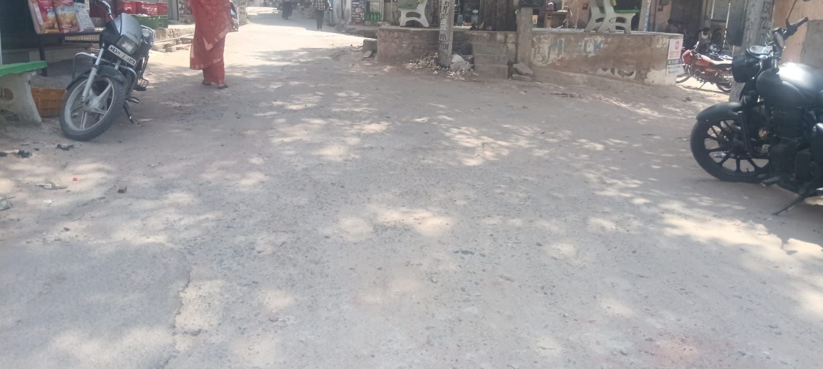 फोटो संख्या:61- मोहल्ला काली  का टिब्बा से ब्रह्मचारी रोड बदहाल अवस्था में--संवाद