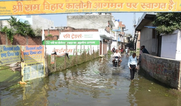 गोमती का बढ़ा जलस्तर। कई इलाकों में बाढ़। गोमती का बढ़ा जलस्तर। कई इलाकों में बाढ़।