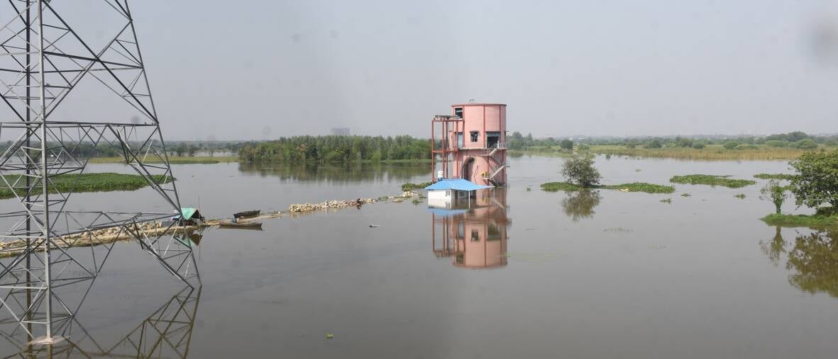 गोमती का बढ़ा जलस्तर। कई इलाकों में बाढ़। गोमती का बढ़ा जलस्तर। कई इलाकों में बाढ़।