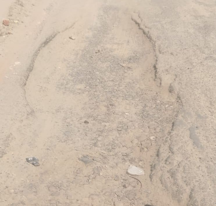 ग्रेटर नोएडा सिकंदराबाद मार्ग पर कम चौड़े दनकौर रेलवे ओवर ब्रिज के ऊपर गड्ढे बन सकते हैं दुर्घट