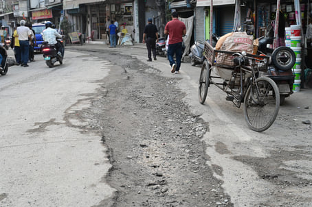 हल्द्वानी नवाबी रोड पर हो रहा सड़क का निर्माण। अमर उजाला हल्द्वानी नवाबी रोड पर हो रहा सड़क का निर्माण। अमर उजाला