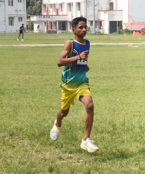 जिला एथलेटिक्स प्रतियोगिता में हिस्सा लेते खिलाड़ी। जिला एथलेटिक्स प्रतियोगिता में हिस्सा लेते खिलाड़ी।
