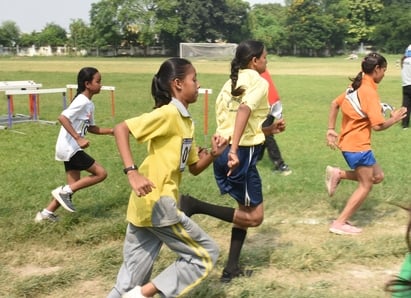 जिला एथलेटिक्स प्रतियोगिता में हिस्सा लेते खिलाड़ी। जिला एथलेटिक्स प्रतियोगिता में हिस्सा लेते खिलाड़ी।