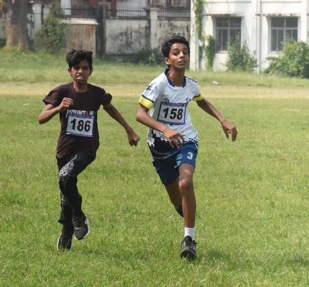 जिला एथलेटिक्स प्रतियोगिता में हिस्सा लेते खिलाड़ी। जिला एथलेटिक्स प्रतियोगिता में हिस्सा लेते खिलाड़ी।
