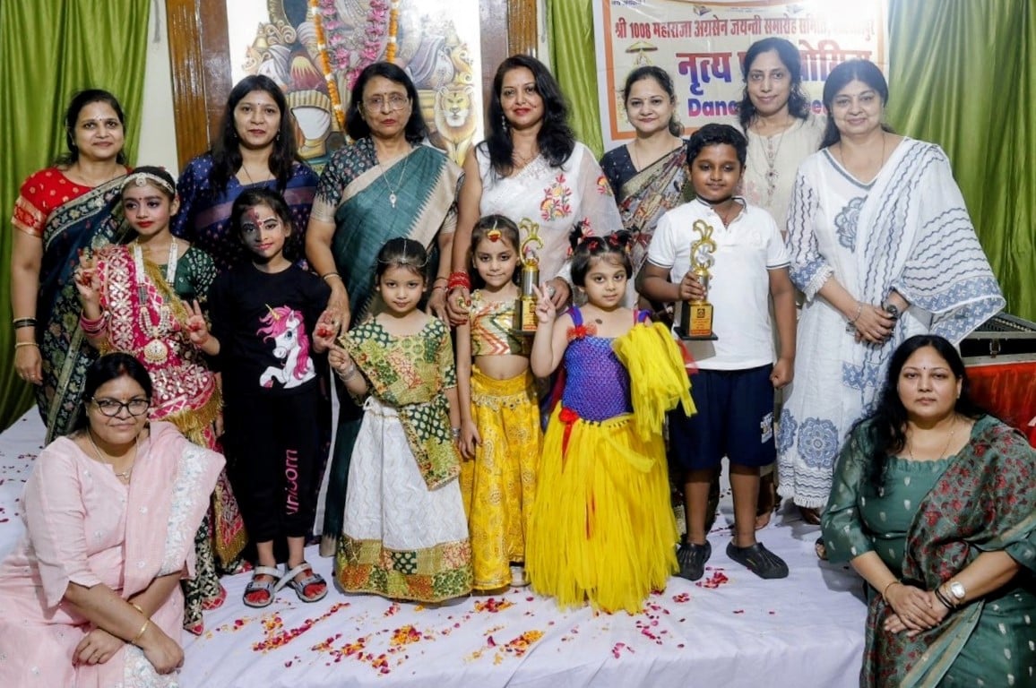 केरूगंज के अग्रसेन भवन में आयोजित जयंती समारोह में उपस्थित लोग। स्रोत: संगठन