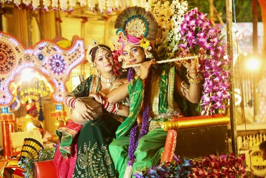 कविनगर सी ब्लॉक से गुजरती श्री धार्मिक रामलीला समिति की शोभायात्रा में मां गौरा व भोलेनाथ। कविनगर सी ब्लॉक से गुजरती श्री धार्मिक रामलीला समिति की शोभायात्रा में मां गौरा व भोलेनाथ।