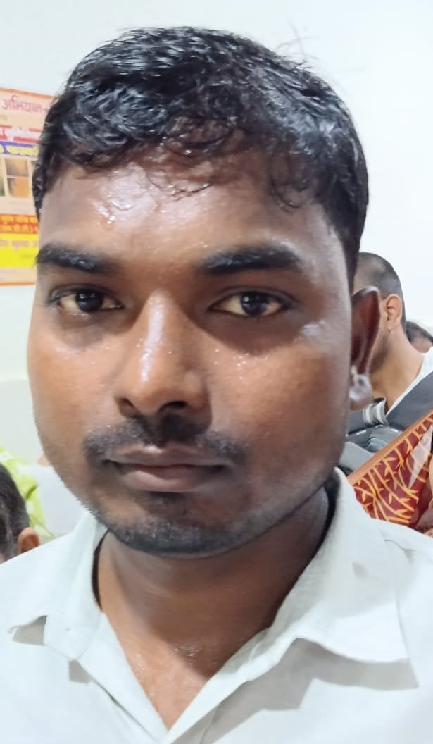 मेडिकल कॉलेज ओपीडी पर्चा काउंटर पर लगी मरीजों की कतार। संवाद मेडिकल कॉलेज ओपीडी पर्चा काउंटर पर लगी मरीजों की कतार। संवाद