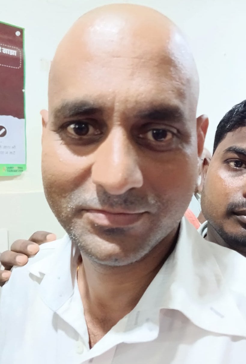मेडिकल कॉलेज ओपीडी पर्चा काउंटर पर लगी मरीजों की कतार। संवाद मेडिकल कॉलेज ओपीडी पर्चा काउंटर पर लगी मरीजों की कतार। संवाद