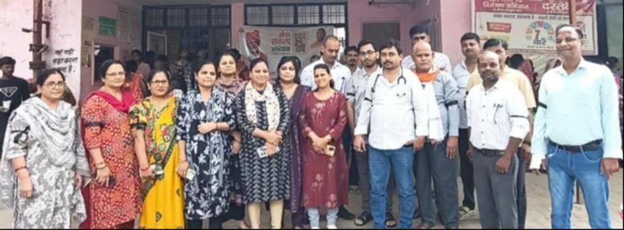 परसपुर व नवाबगंज में प्रदर्शन करते संविदाकर्मी। संवाद
