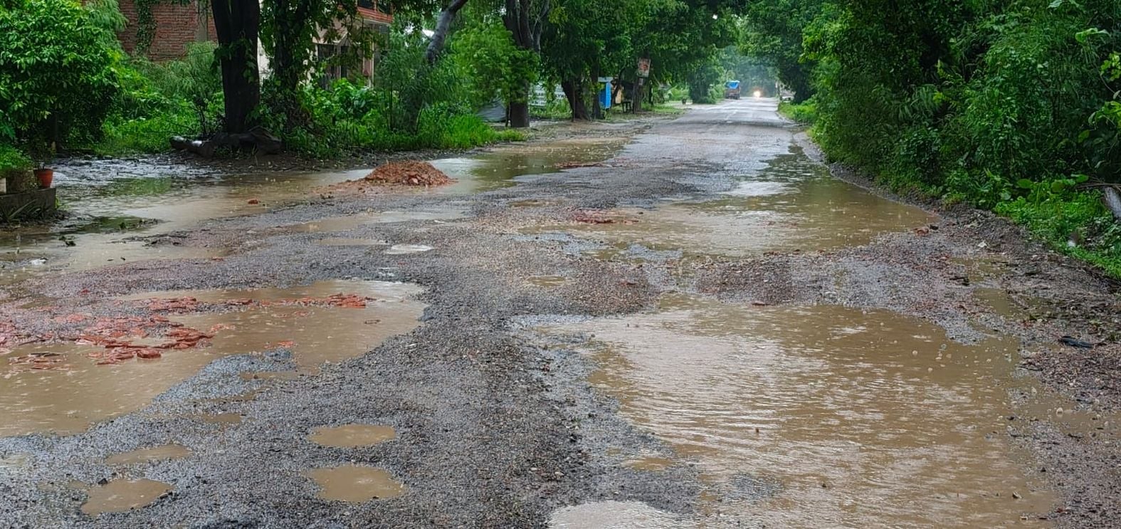 सोमवार की शाम हुई बारिश के साथ ओले भी गिरे सोमवार की शाम हुई बारिश के साथ ओले भी गिरे