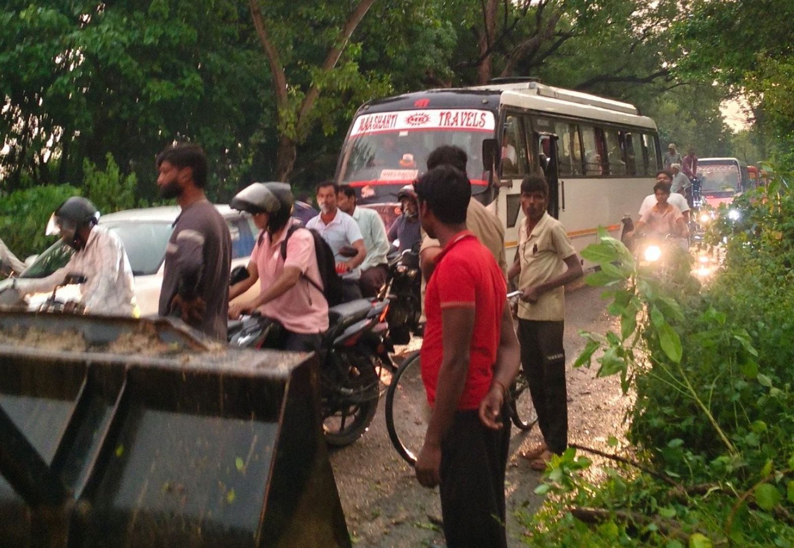सोमवार की शाम हुई बारिश के साथ ओले भी गिरे सोमवार की शाम हुई बारिश के साथ ओले भी गिरे