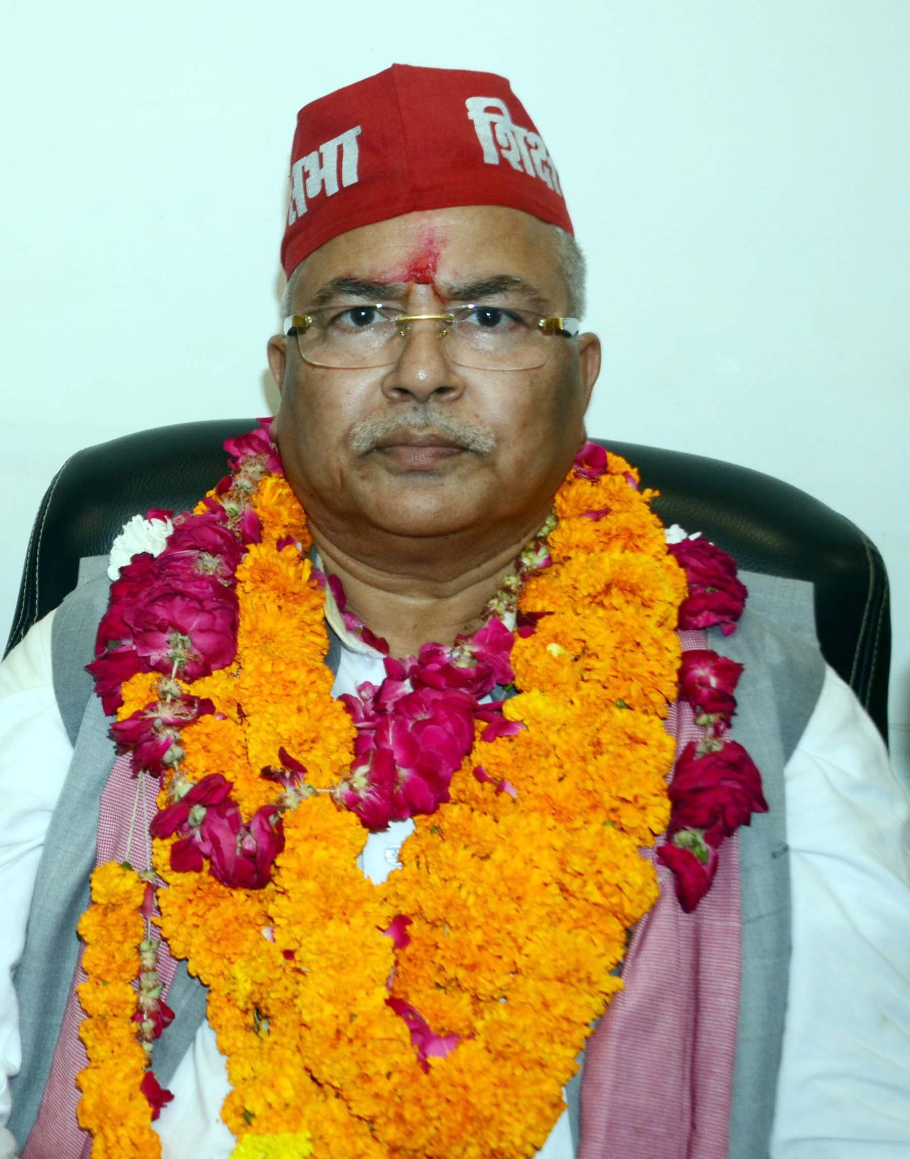 स्नातक और शिक्षक निर्वाचन सीट के लिए कराया नामांकन। स्नातक और शिक्षक निर्वाचन सीट के लिए कराया नामांकन।