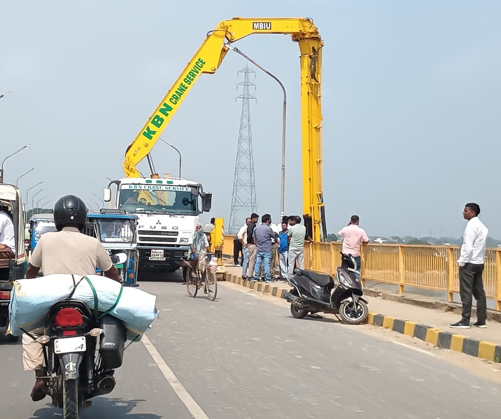 वीर अब्दुुल हमीद सेतु के पास लगा हाइट गेज बैरियर। संवाद वीर अब्दुुल हमीद सेतु के पास लगा हाइट गेज बैरियर। संवाद