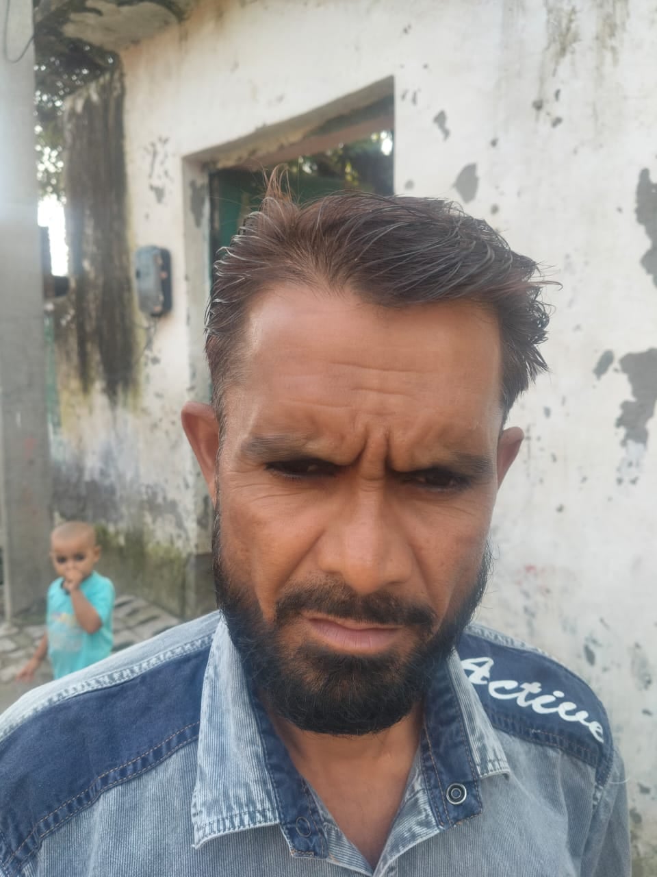 फोटो 30 - गंजडुंडवारा क्षेत्र के गांव नेथरा में नाली-खड़ंजा न होने के कारण सड़क भरा पानी और कीच