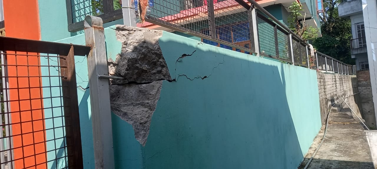 ग्राम पंचायत सुन्हाणी के लेहड़ गांव में आसमानी बिजली गिरने से जली वायरिंग। संवाद ग्राम पंचायत सुन्हाणी के लेहड़ गांव में आसमानी बिजली गिरने से जली वायरिंग। संवाद