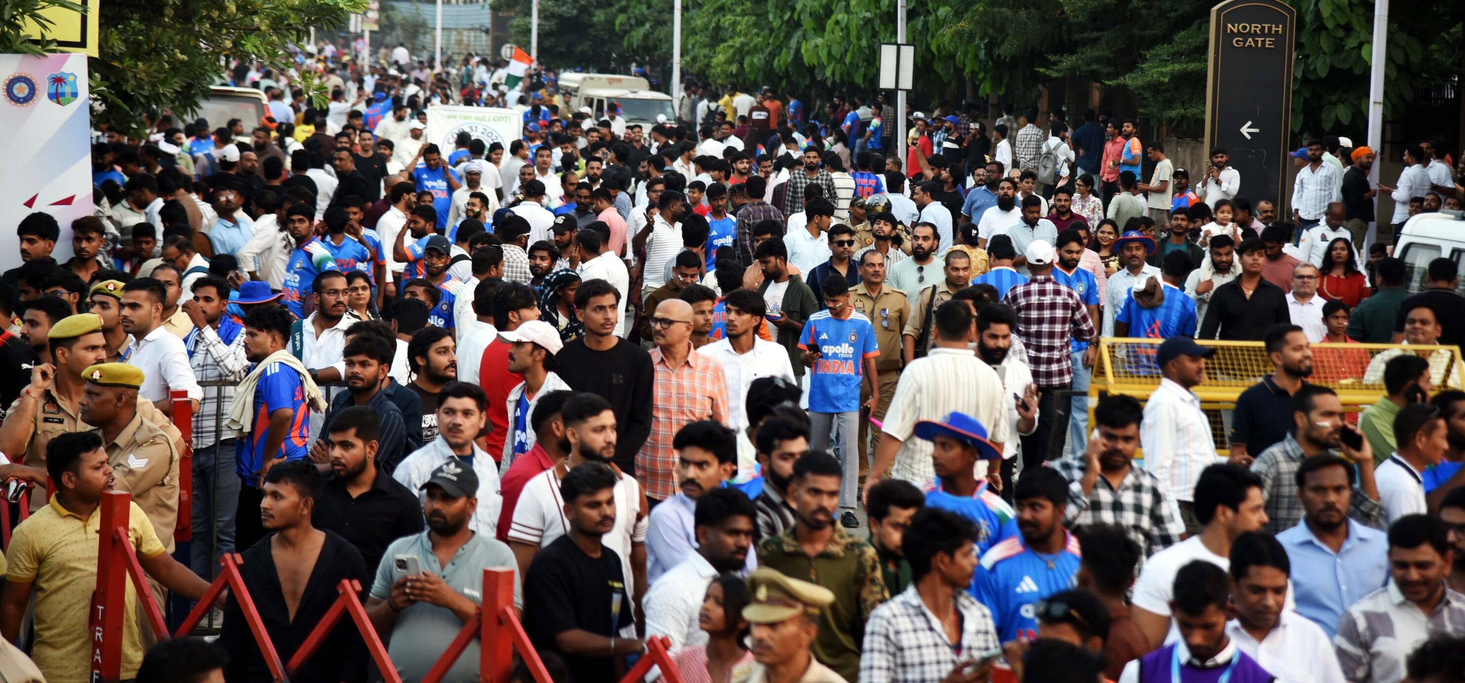 इकाना स्टेडियम में दिखा क्रिकेट का विराट जुनून