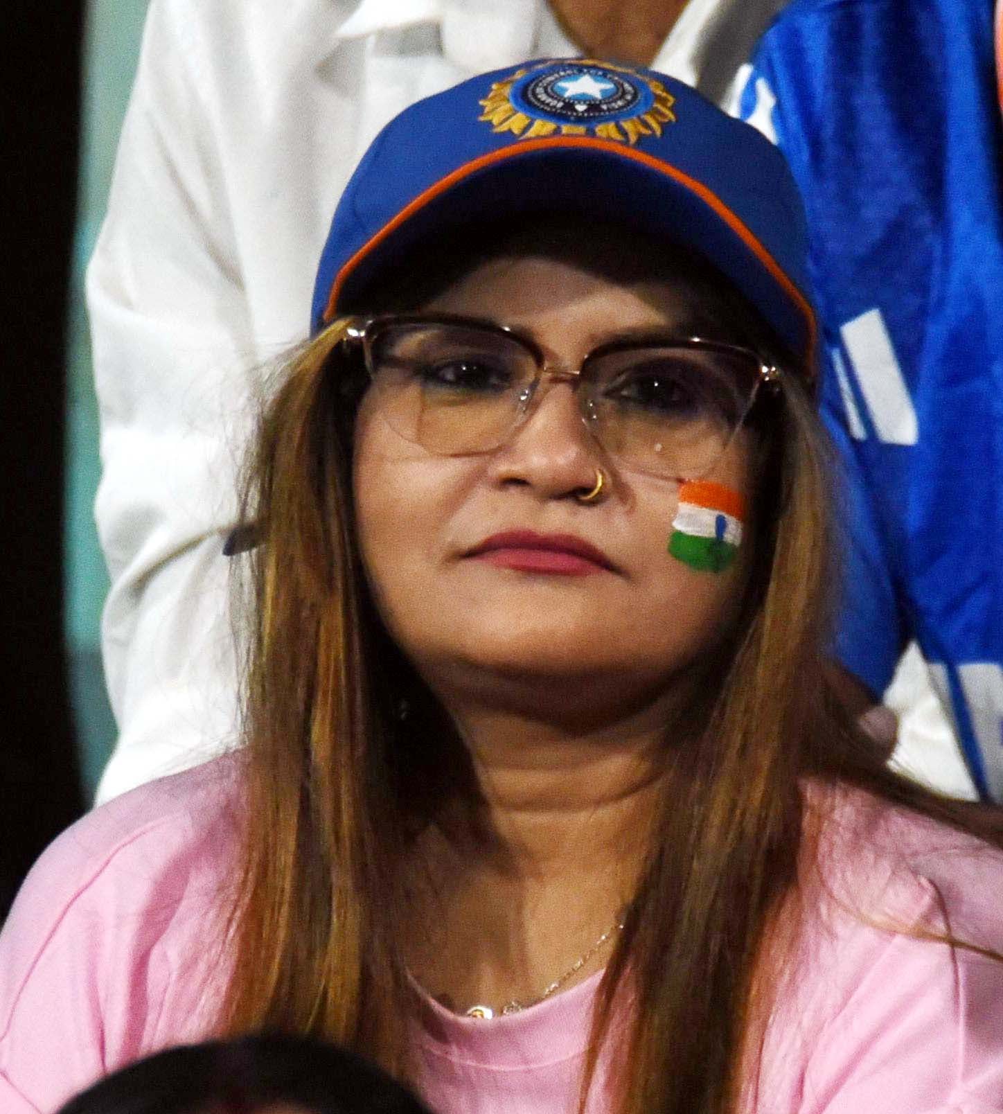 इकाना स्टेडियम में दिखा क्रिकेट का विराट जुनून