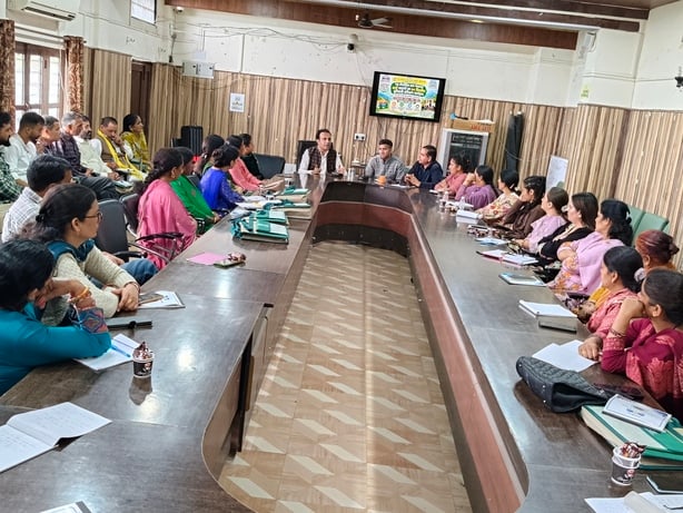 कंडाघाट में नवनिर्वाचित वार्ड सदस्यों का प्रशिक्षण जारी नशा मुक्ति टीवी उन्मूलन और विकास योजनाओ