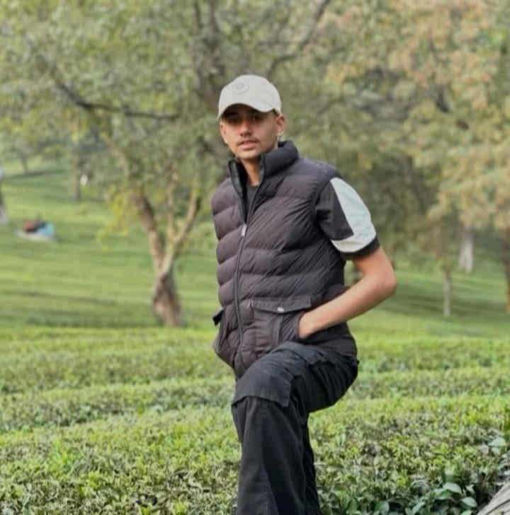 रैहन क्षेत्र में हुए सड़क हादसे की मौक पर जांच करते हुए पुलिस। स्रोत: जागरूक पाठक रैहन क्षेत्र में हुए सड़क हादसे की मौक पर जांच करते हुए पुलिस। स्रोत: जागरूक पाठक
