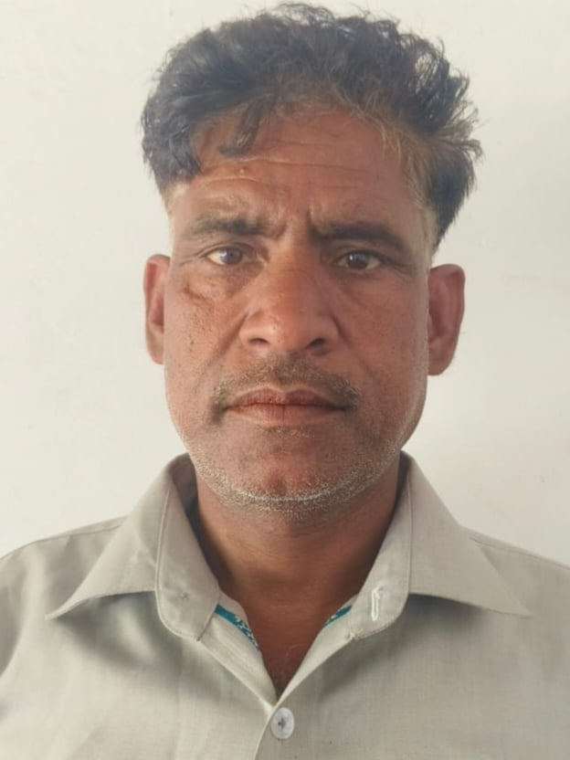 रवही नहर के पास पलटा पड़ा ट्रक। स्रोत: सोशल मीडिया