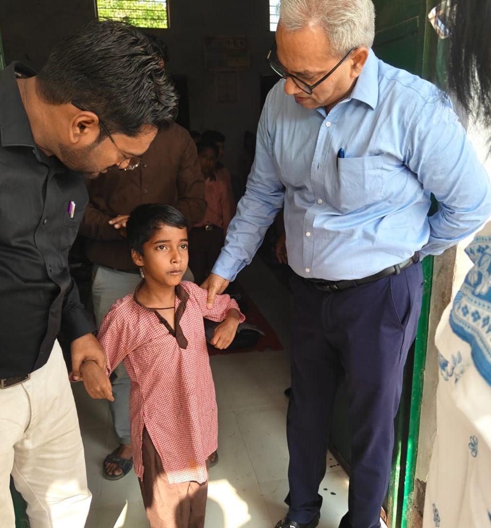 सालारपुर ब्लाक में लखनऊ के अधिकारियों की टीम। संवाद सालारपुर ब्लाक में लखनऊ के अधिकारियों की टीम। संवाद