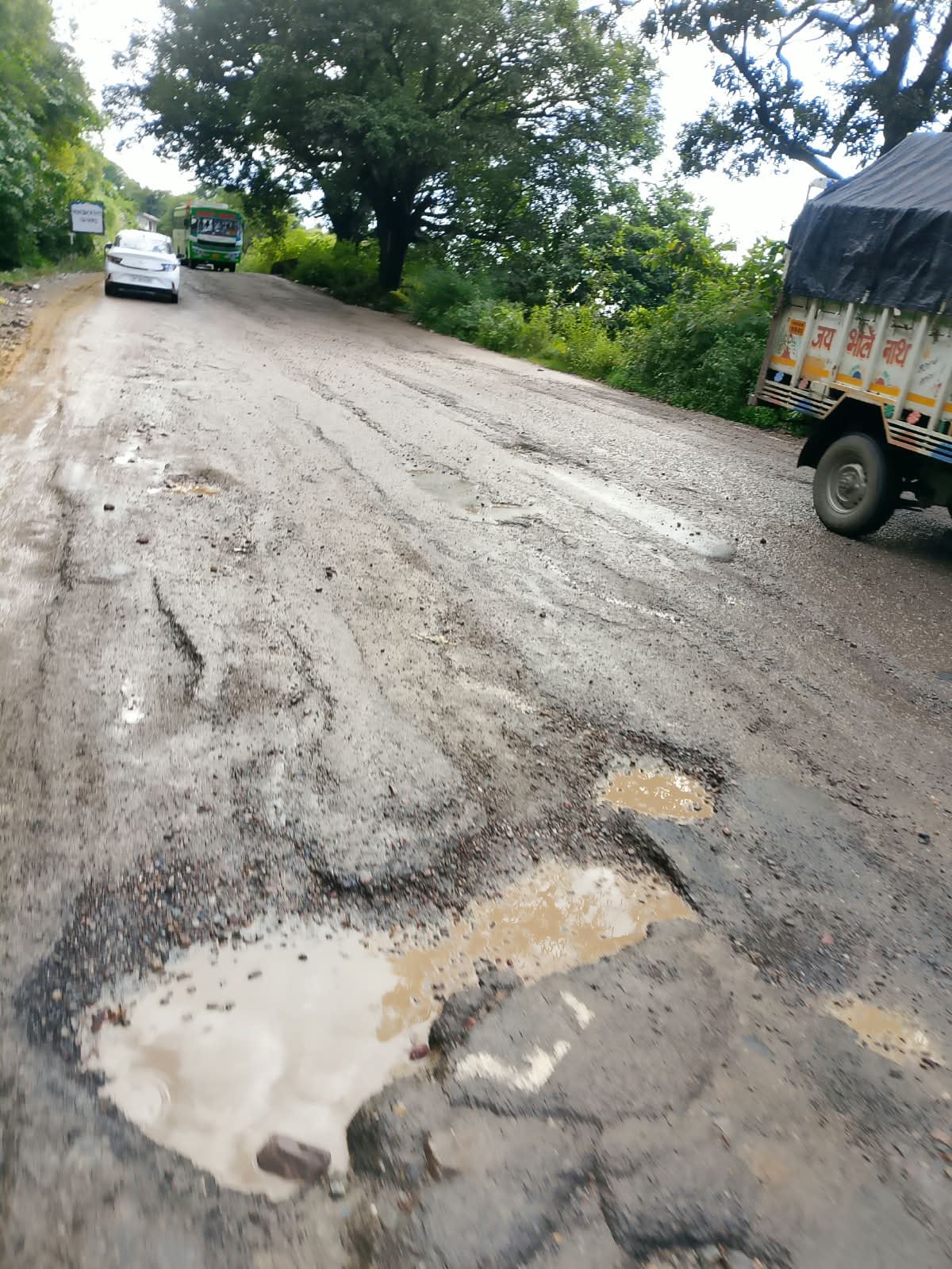सुरजीत कुमार, चालक।