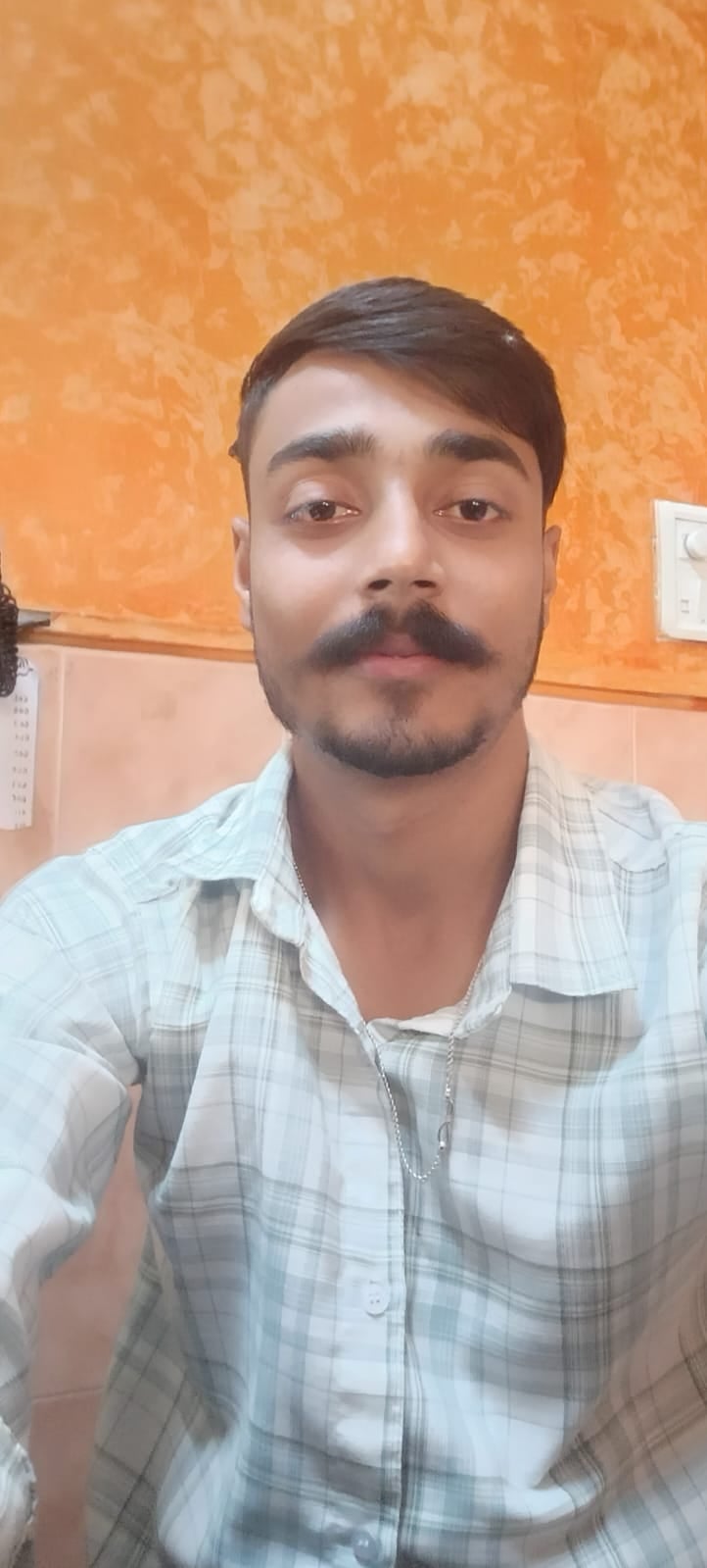 सुरजीत कुमार, चालक।