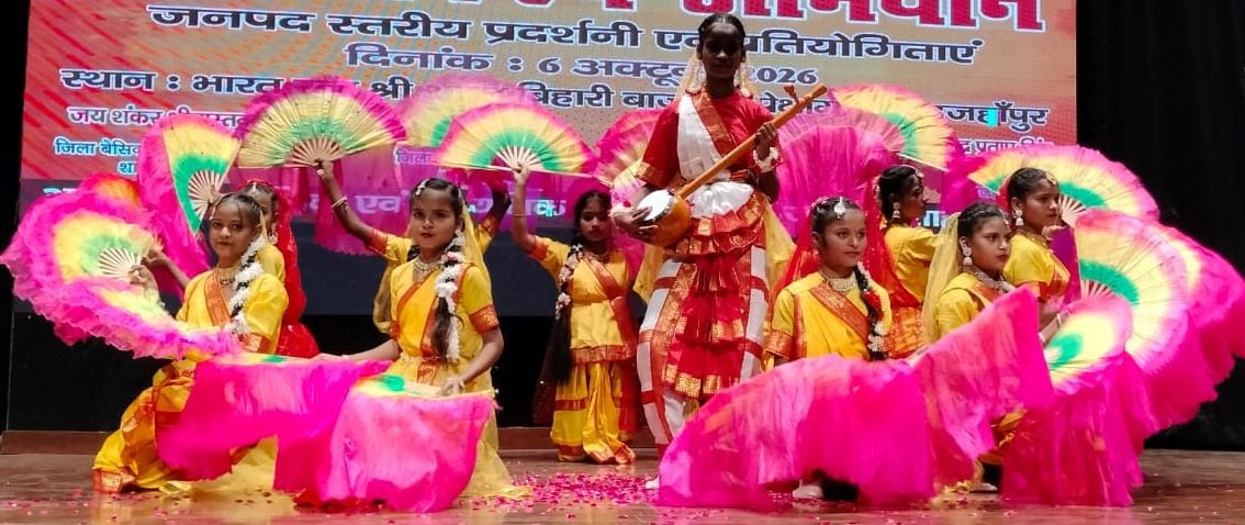 शिक्षा विभाग की ओर से अटल प्रेक्षागृह में आयोजित कार्यक्रम में स्वागत गीत प्रस्तुत करतीं छात्र शिक्षा विभाग की ओर से अटल प्रेक्षागृह में आयोजित कार्यक्रम में स्वागत गीत प्रस्तुत करतीं छात्र