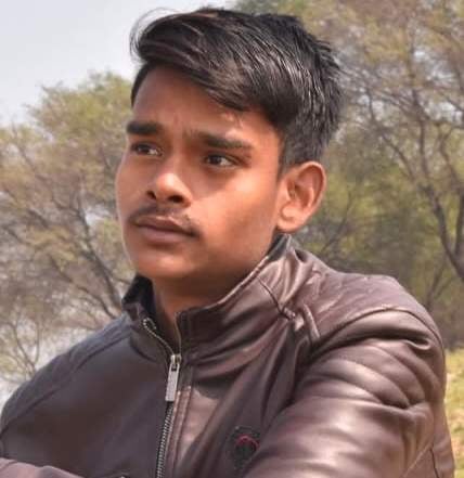 धमिना गांव के पास पलटा ट्रेलर और पिकअप और निकलता क्रेन। संवाद धमिना गांव के पास पलटा ट्रेलर और पिकअप और निकलता क्रेन। संवाद