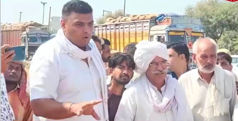 अतिरिक्त मंडी कैथल में नमी की जांच कराते मंत्री कृष्ण लाल पंवार। अतिरिक्त मंडी कैथल में नमी की जांच कराते मंत्री कृष्ण लाल पंवार।