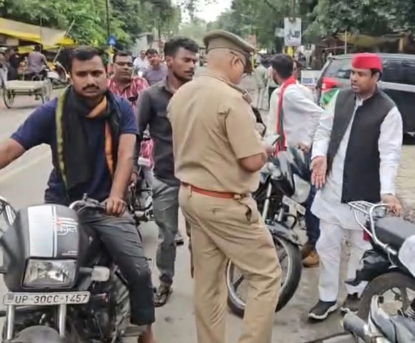 फोटो-10- कलक्ट्रेट में कार्यकर्ताओं के साथ धरने पर बैठी पूर्व सांसद ऊषा वर्मा, पूर्व विधायक राज फोटो-10- कलक्ट्रेट में कार्यकर्ताओं के साथ धरने पर बैठी पूर्व सांसद ऊषा वर्मा, पूर्व विधायक राज