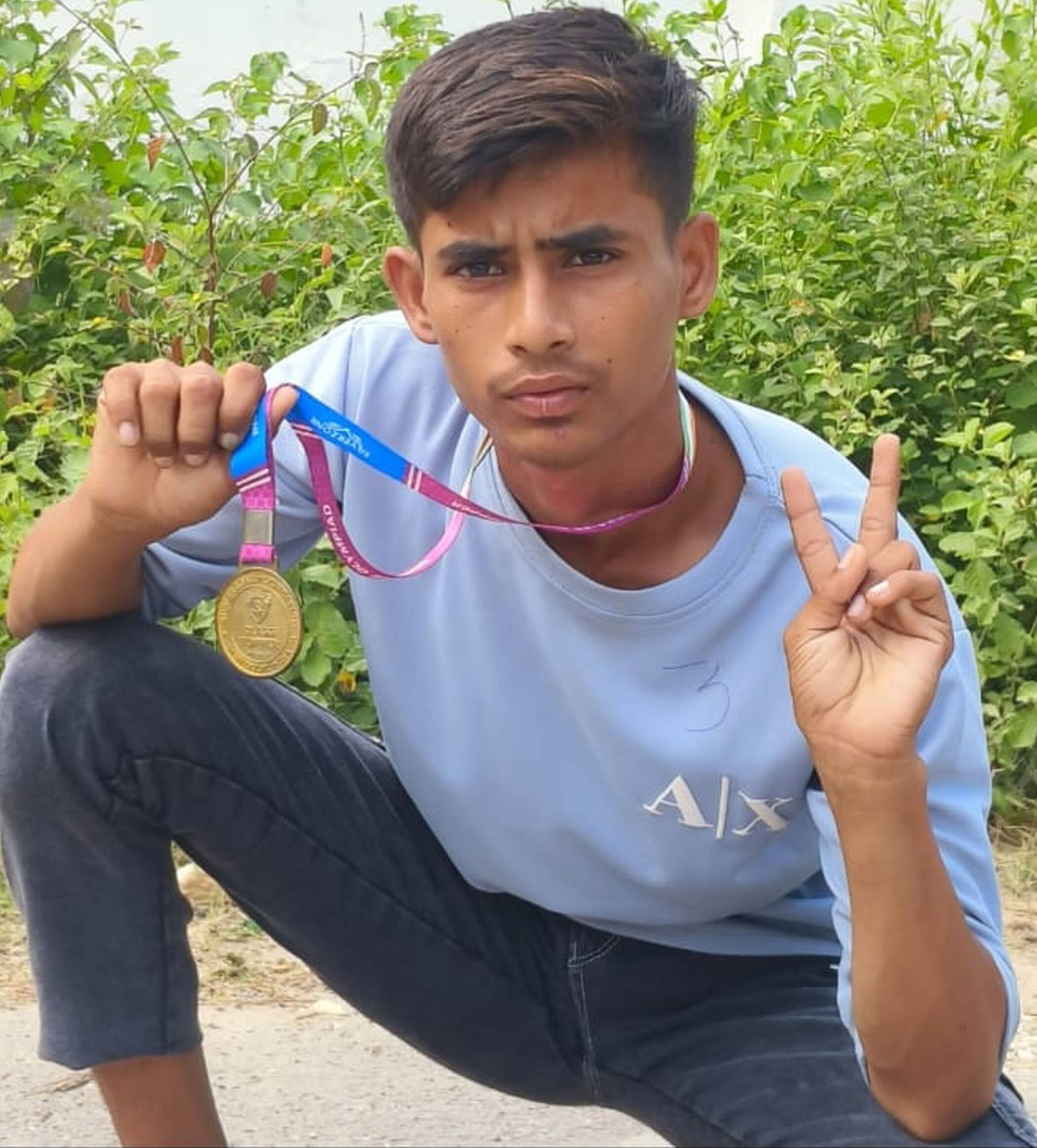 फोटो-23-गोल्ड मेडल के साथ मौजूद आकाश। संवाद फोटो-23-गोल्ड मेडल के साथ मौजूद आकाश। संवाद