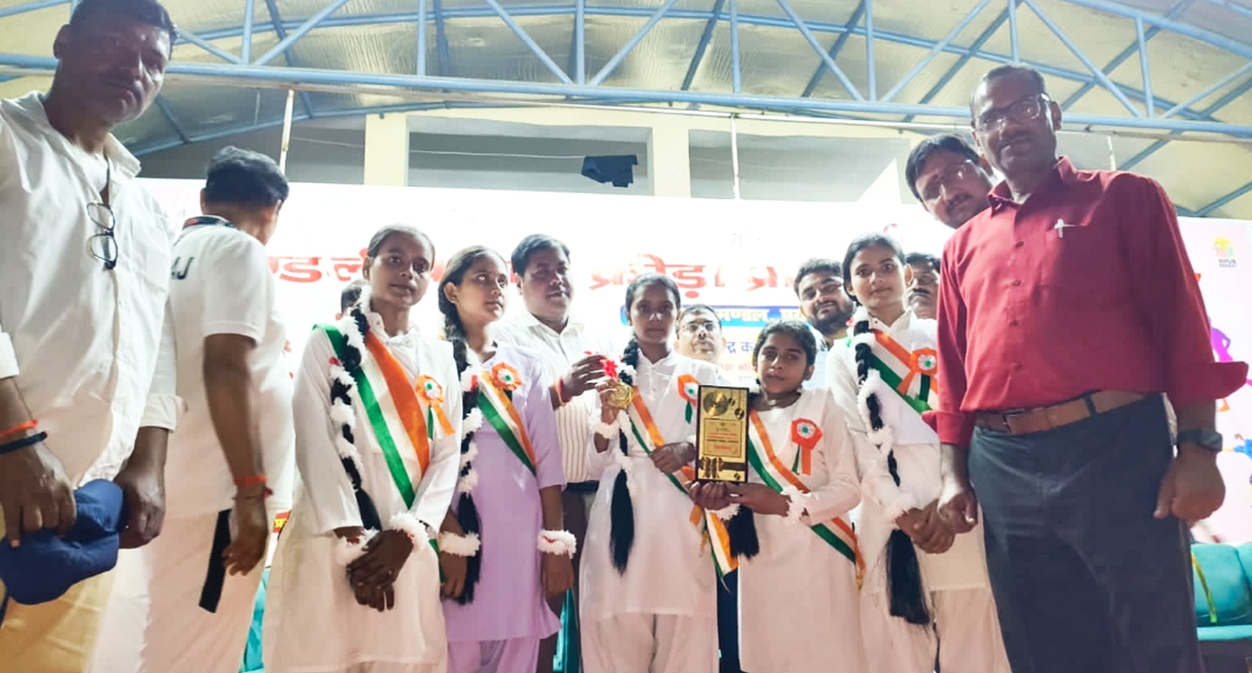 फोटो-23-गोल्ड मेडल के साथ मौजूद आकाश। संवाद फोटो-23-गोल्ड मेडल के साथ मौजूद आकाश। संवाद