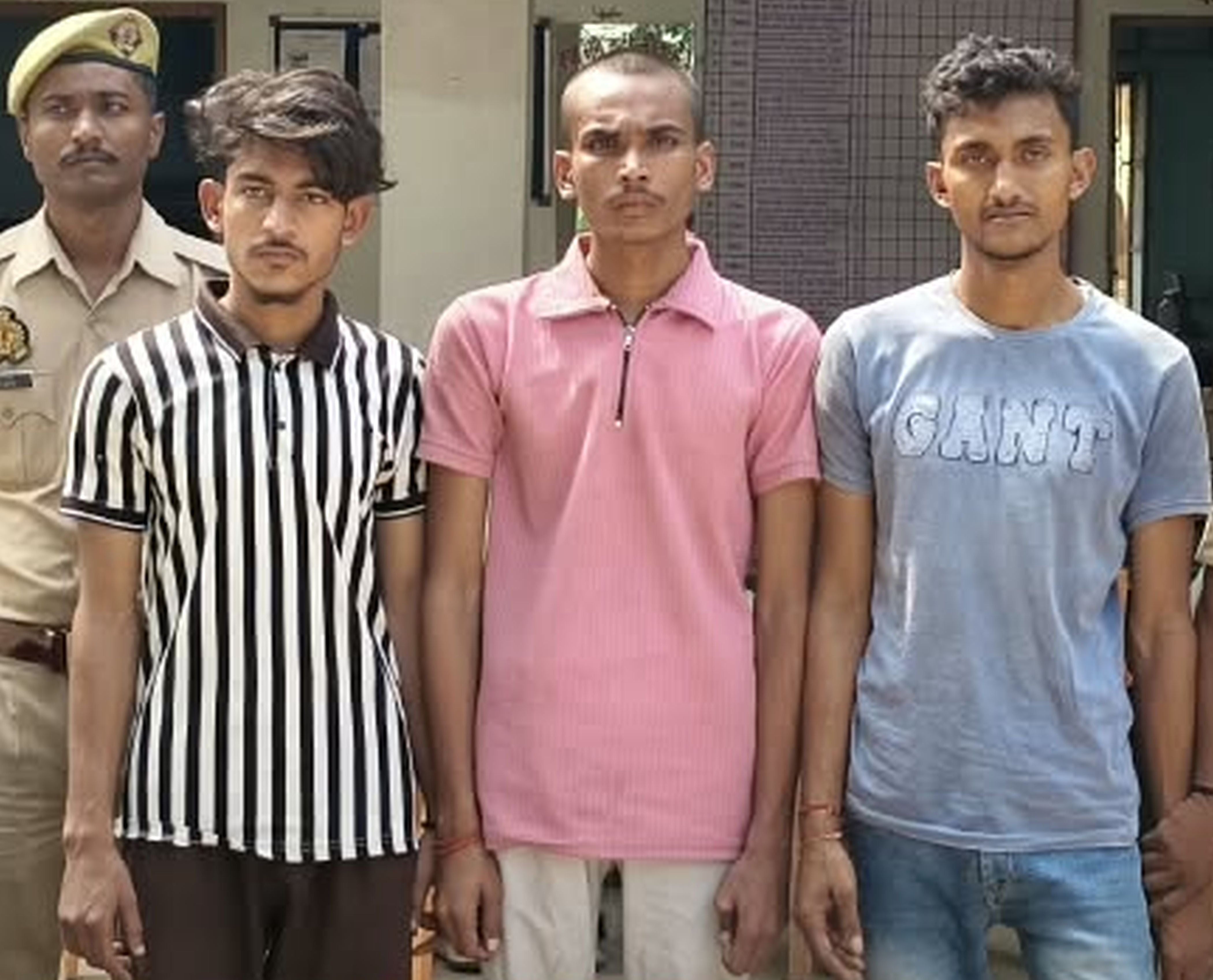 फोटो-26-कल्यानपुर थाने में पकड़े गए आरोपी। स्रोत: पुलिस फोटो-26-कल्यानपुर थाने में पकड़े गए आरोपी। स्रोत: पुलिस