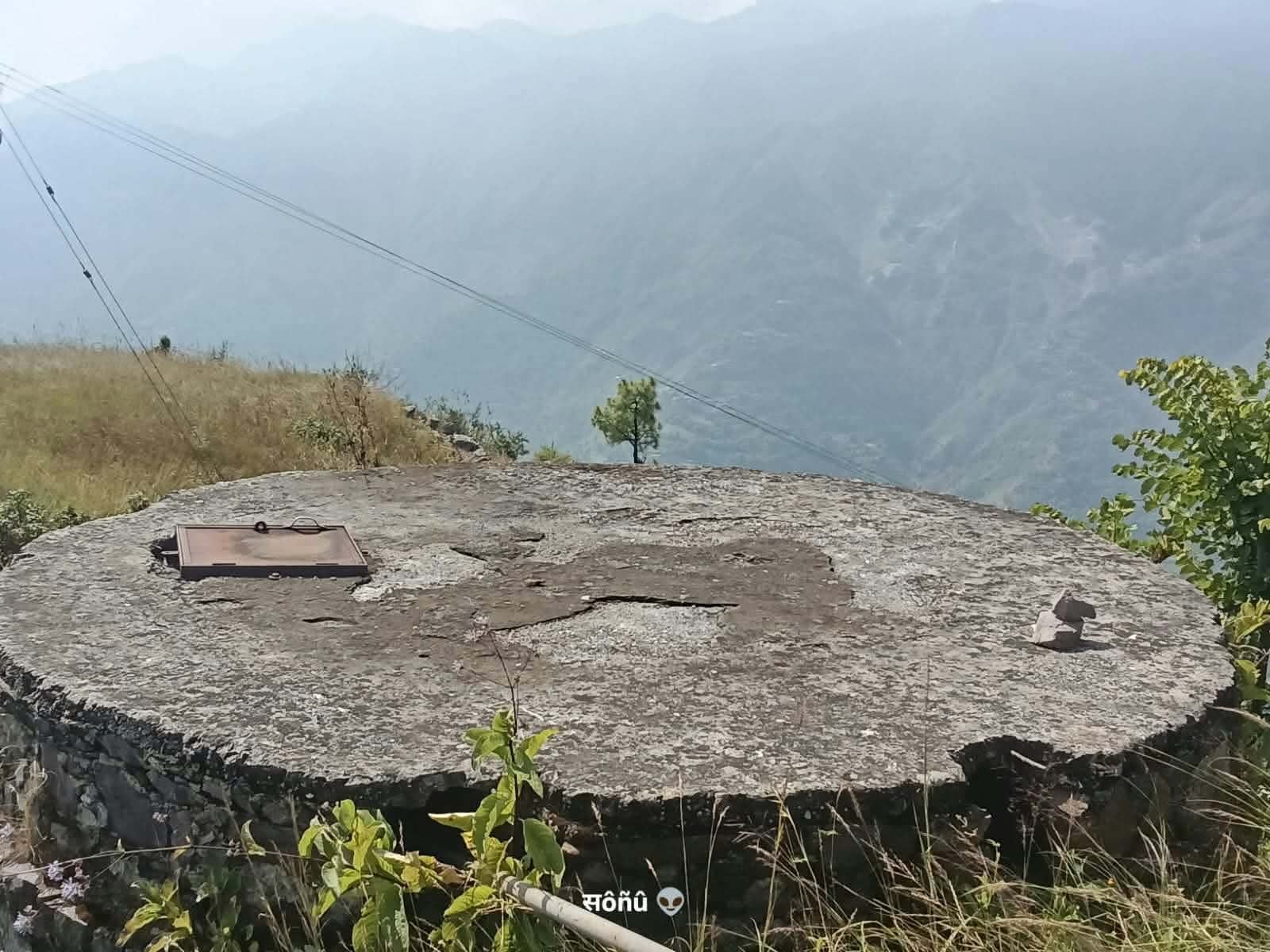 जामना पंचायत के रांगुवा गांव के लिए बने पानी के स्टोर टैंक की जर्जर हालत। संवाद जामना पंचायत के रांगुवा गांव के लिए बने पानी के स्टोर टैंक की जर्जर हालत। संवाद