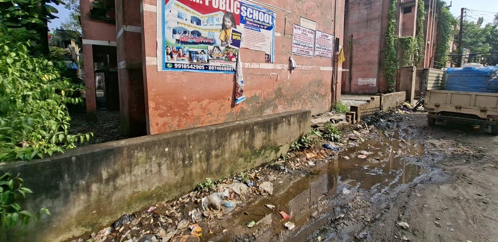 सीएचसी रानीपुर में गंदगी अंबार। संवाद