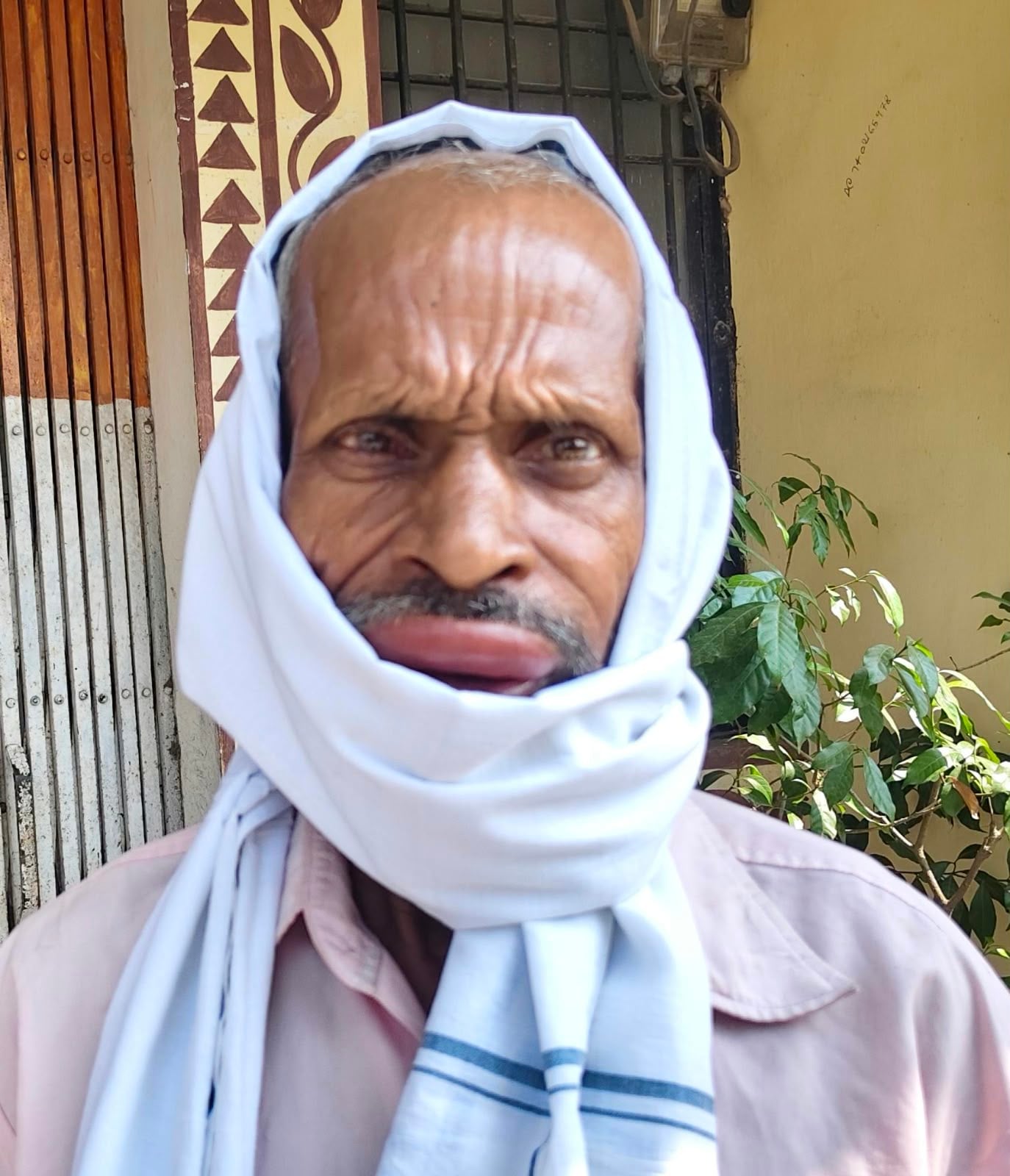 सिंगाही के आयुर्वेदिक चिकित्सालय पर लटकता ताला। संवाद
