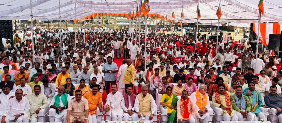 शहर में निकाली विकसित भारत के संकल्प पदयात्रा में शामिल केंद्रीय राज्यमंत्री बीएल वर्मा, जनपद प शहर में निकाली विकसित भारत के संकल्प पदयात्रा में शामिल केंद्रीय राज्यमंत्री बीएल वर्मा, जनपद प