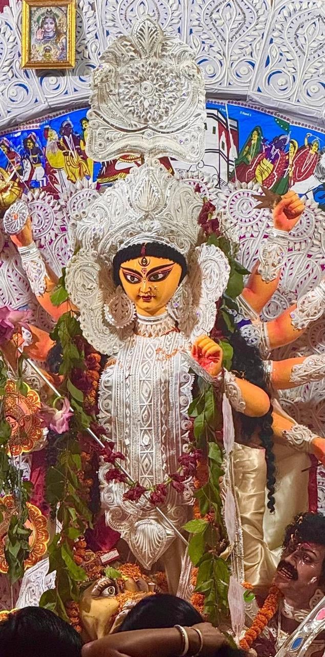 शीतला कॉलोनी में दुर्गा पूजा पंडाल निर्माण का कार्य शुरू। पुजारी शीतला कॉलोनी में दुर्गा पूजा पंडाल निर्माण का कार्य शुरू। पुजारी