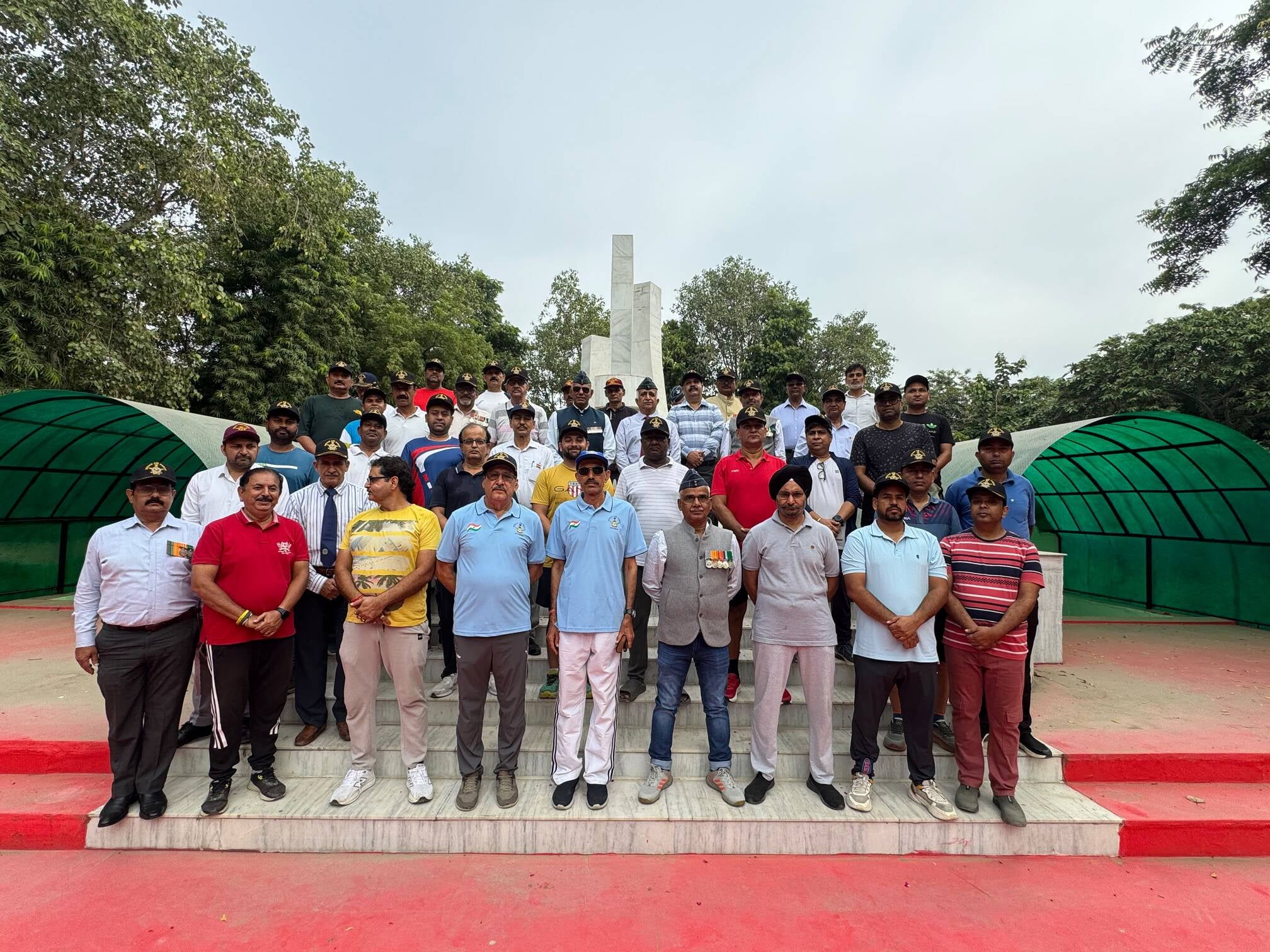 वायुसेना दिवस पर रेजांगला स्मारक में शहीदों को श्रध्दांजलि देते हुए। वि वायुसेना दिवस पर रेजांगला स्मारक में शहीदों को श्रध्दांजलि देते हुए। वि