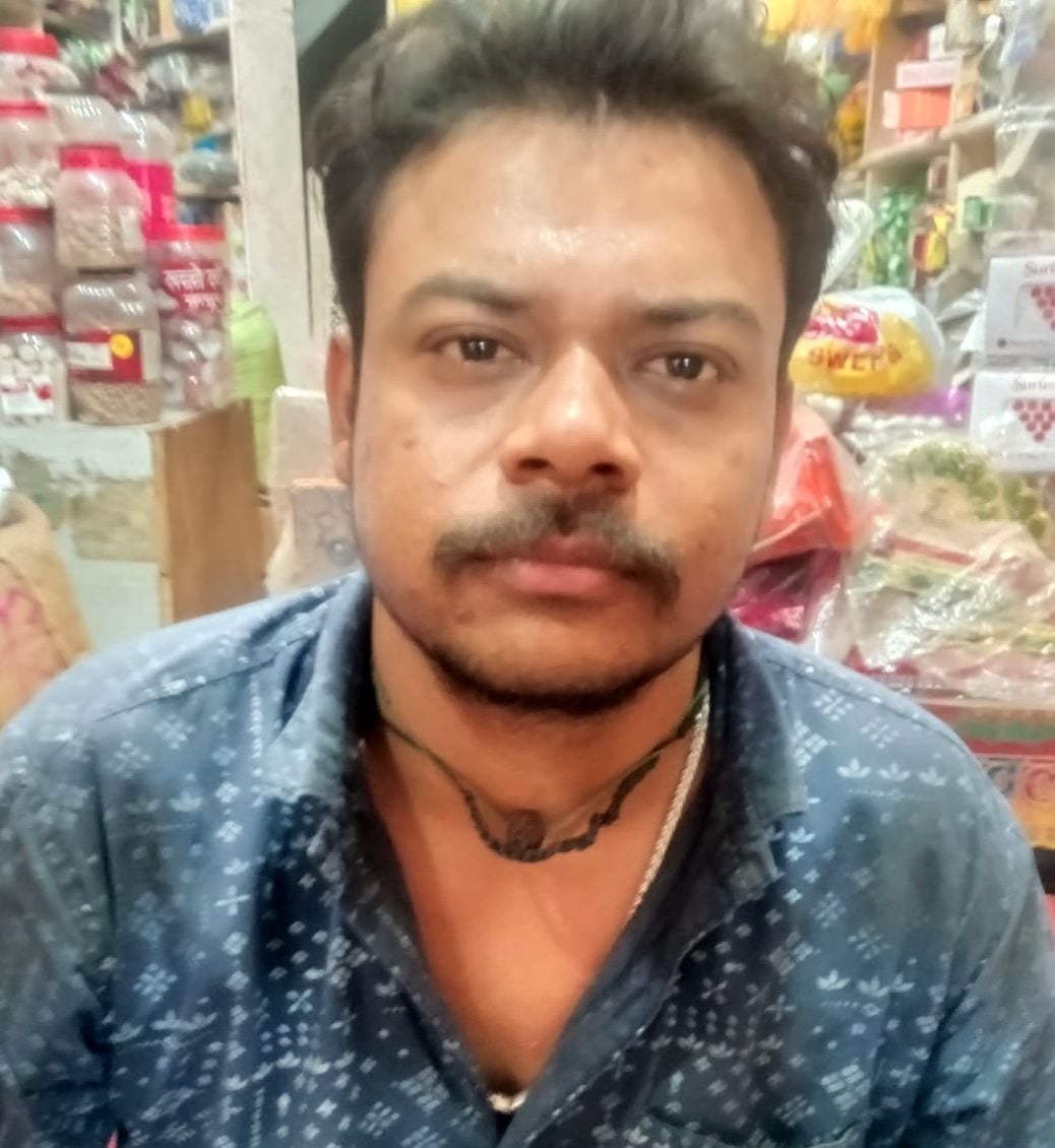 फोटो- 17- दुकान पर बिक्री के लिए सजीं माता को अर्पित करने के लिए चुनरियां। संवाद फोटो- 17- दुकान पर बिक्री के लिए सजीं माता को अर्पित करने के लिए चुनरियां। संवाद
