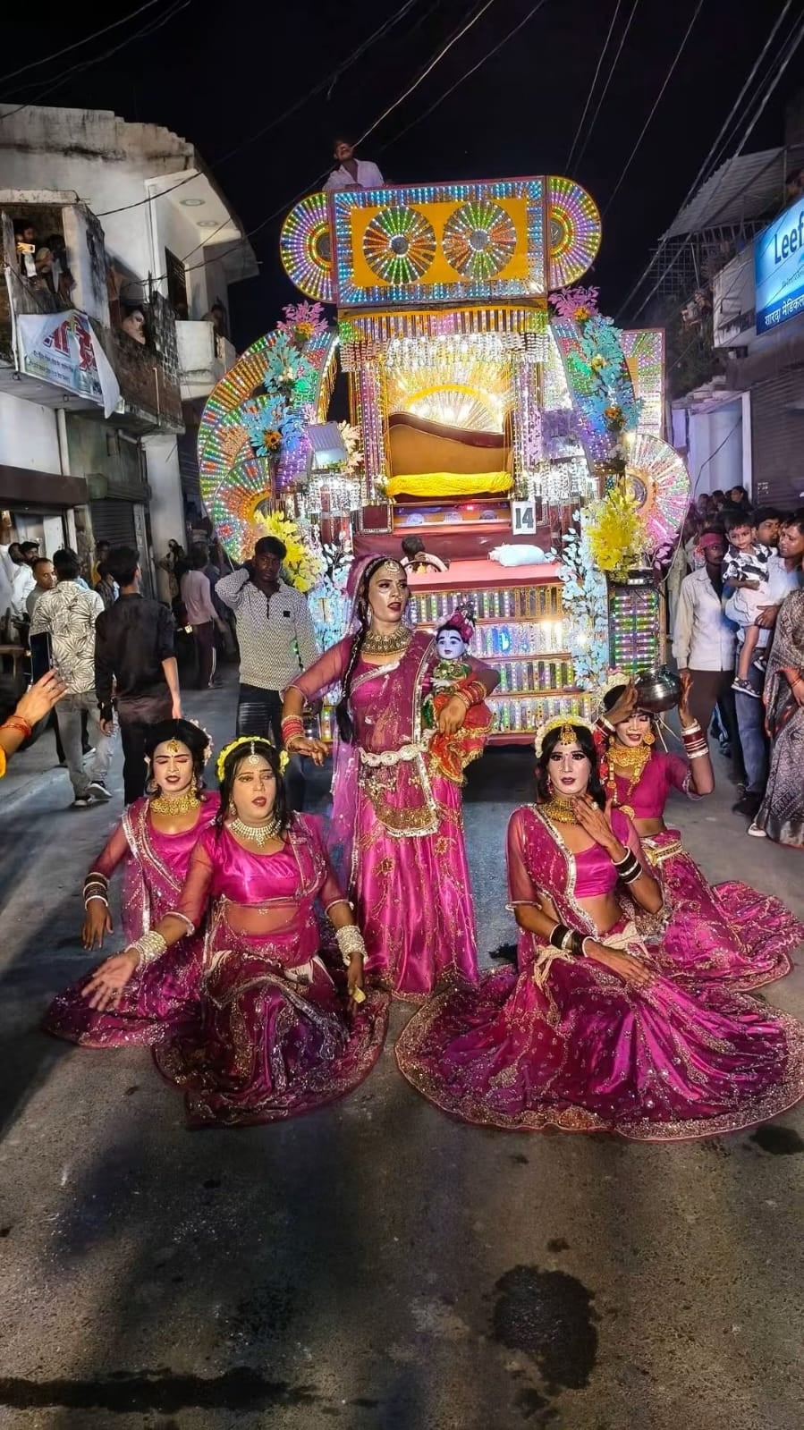 फोटो: 5 शोभायात्रा में शामिल भगवान गणेश की झांकी। संवाद फोटो: 5 शोभायात्रा में शामिल भगवान गणेश की झांकी। संवाद