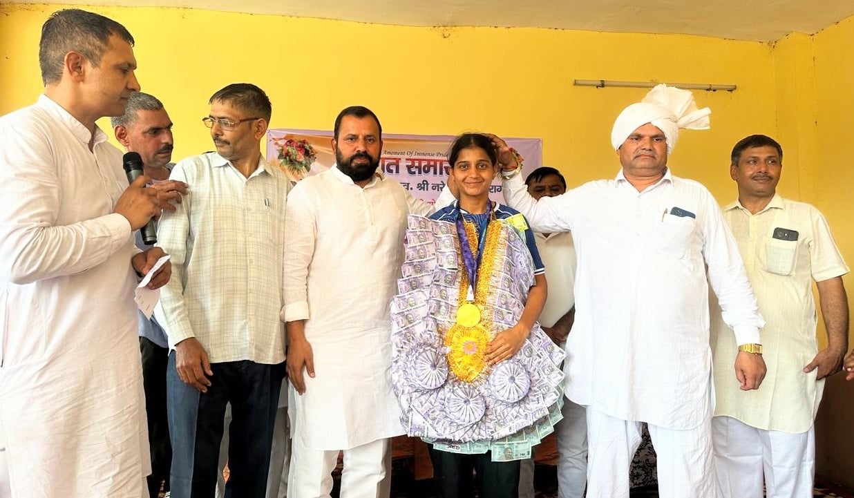 -फोटो 82 : गांव कुलासी में पहुंचने पर एशियन गेम्स में स्वर्ण पदक विजेता ज्योति रमावत का स्वागत 