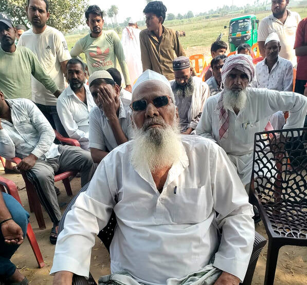 जहांगीरपुर क्षेत्र के मोहल्ला व्यापारियन निवासी मृतक इमरान के घर विलाप करतीं महिलाएं। संवाद जहांगीरपुर क्षेत्र के मोहल्ला व्यापारियन निवासी मृतक इमरान के घर विलाप करतीं महिलाएं। संवाद