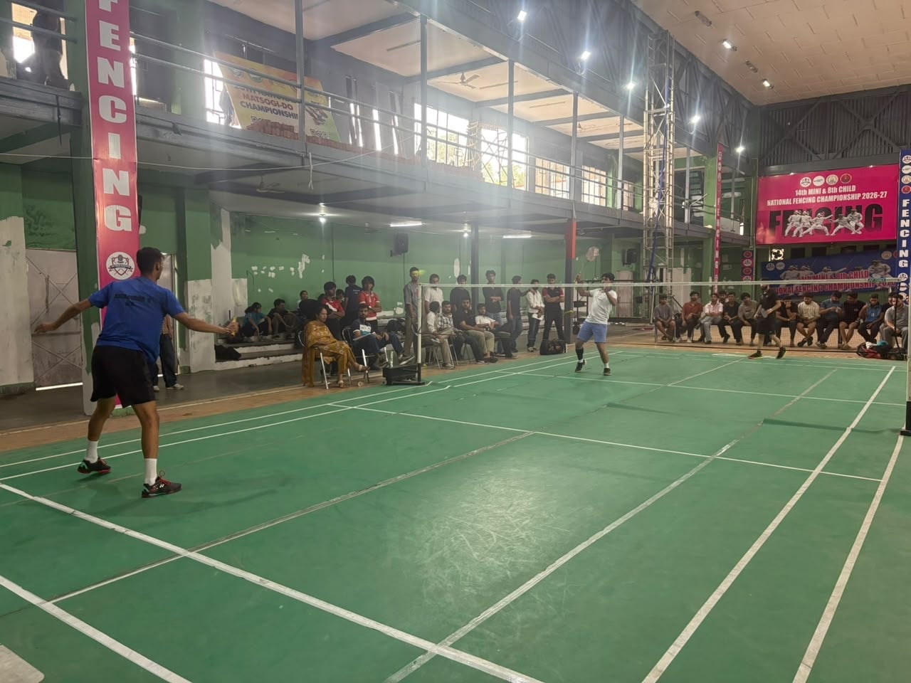जम्मू विश्वविद्यालय में इंटर कॉलेज वॉलीबाल प्रतियोगिता का मुकाबला खेलते खिलाड़ी। विभाग