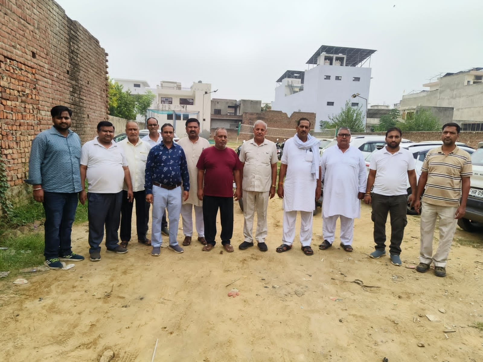 जमीन उपलब्ध करवाने की मांग करते अग्रवाल सभा के पदाधिकारी। संवाद जमीन उपलब्ध करवाने की मांग करते अग्रवाल सभा के पदाधिकारी। संवाद