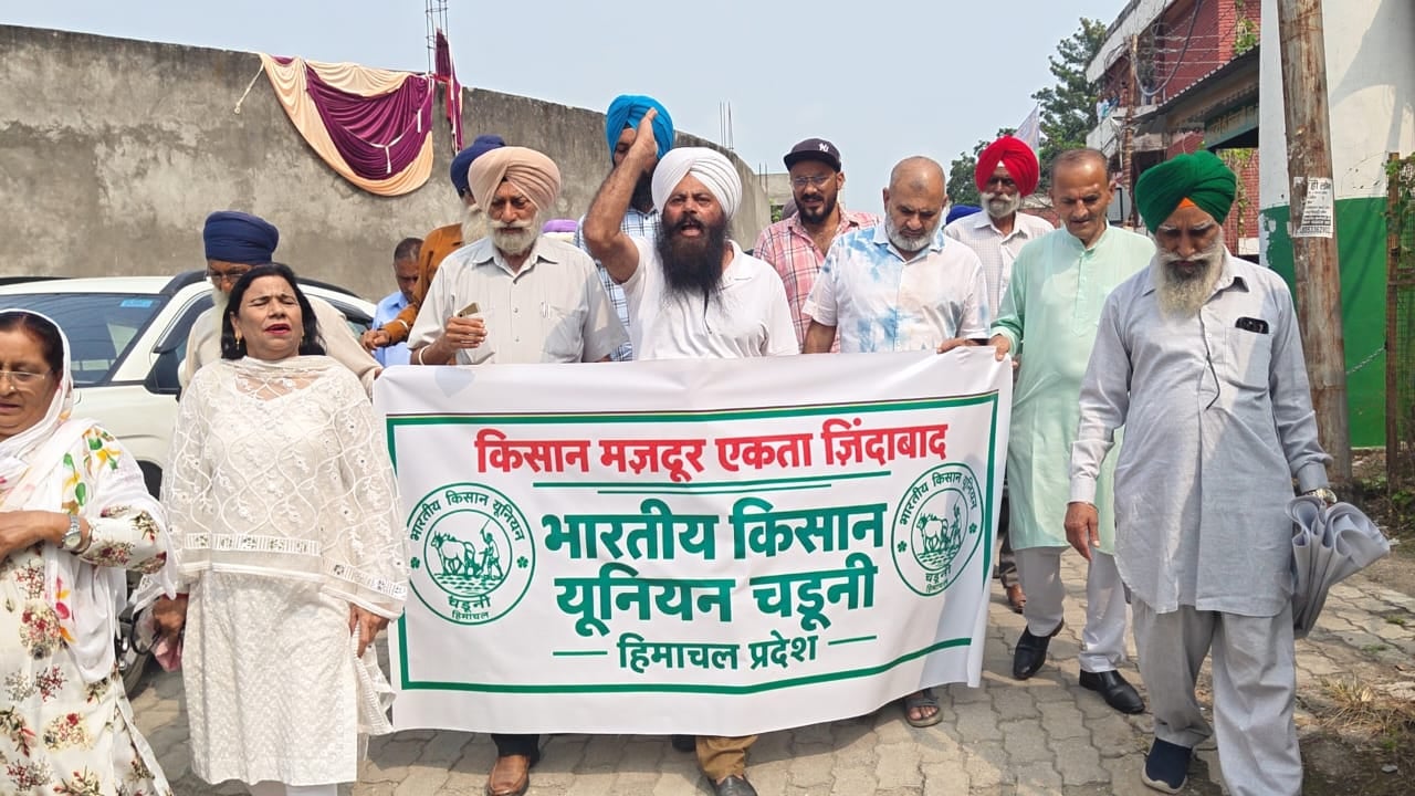 किसान संगठन पांवटा साहिब में कृषि विभाग कार्यालय का घेराव के दौरान उप मंडल मृदा संरक्षण अधिकार किसान संगठन पांवटा साहिब में कृषि विभाग कार्यालय का घेराव के दौरान उप मंडल मृदा संरक्षण अधिकार