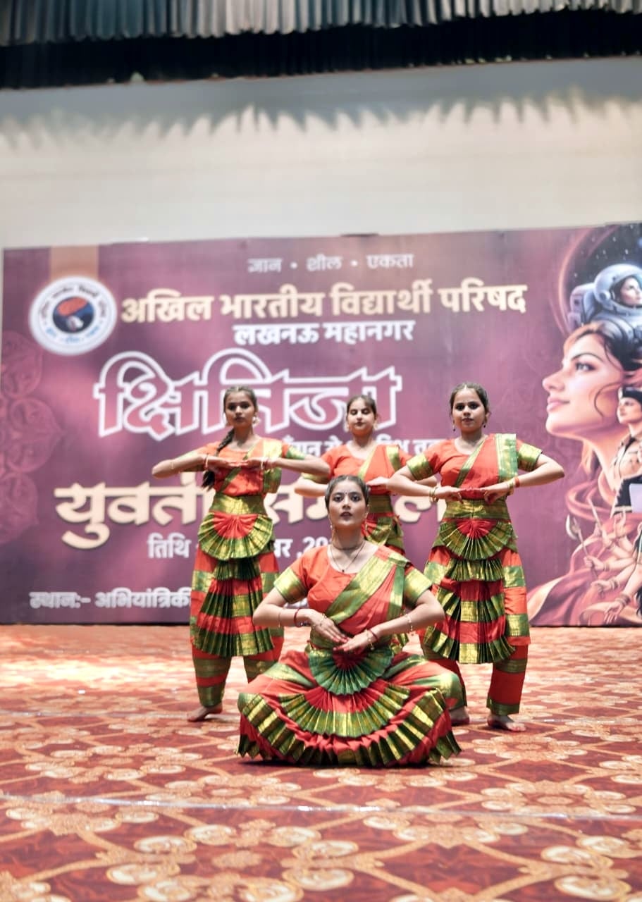 क्षितिजा आँगन से अंतरिक्ष युवती सम्मेलन का दीप जलाकर उद्धघाटन करतीउच्च शिक्षा राज्य मंत्री श्री क्षितिजा आँगन से अंतरिक्ष युवती सम्मेलन का दीप जलाकर उद्धघाटन करतीउच्च शिक्षा राज्य मंत्री श्री